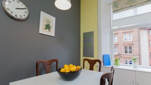 Repas dans la chambre