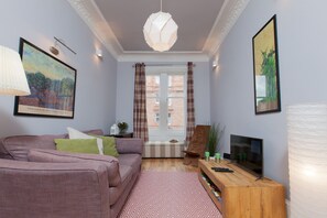 Living area - Traditional 1BR Tenement in Leith Walk Area for 2 (Edinburgh)