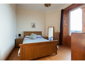 2 phòng ngủ, bàn ủi/dụng cụ ủi quần áo