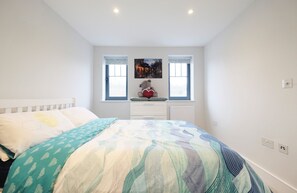 1 bedroom, iron/ironing board, free WiFi - Quiet, Convenient 1BR Flat for 4 in Greenwich (London)