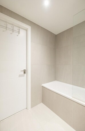 Baignoire, articles de toilette (gratuits)