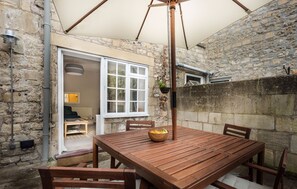 Terrace/patio - Spacious, Garden Flat for 4 in Bath (Bath)