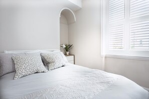 2 bedrooms, iron/ironing board, free WiFi - Spacious, Garden Flat for 4 in Bath (Bath)