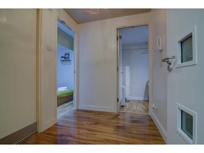 Hallway - Stylish and Charming City Centre apt for 6 (Manchester)