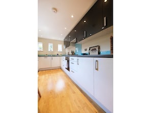 Private kitchen - Renovated House Near Antique Market (London)