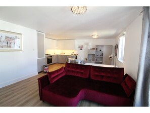 Living area - Stylish Modern 1BR Flat for 4 in Shore Side Leith (Edinburgh)