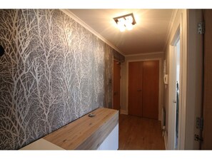 Hallway - Stylish Modern 1BR Flat for 4 in Shore Side Leith (Edinburgh)
