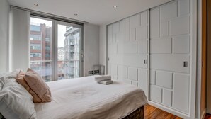 2 bedrooms, free WiFi - Stunning, Huge and Elegant apt for 6 in Manchester (Manchester)