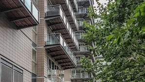 Property grounds - Stunning, Huge and Elegant apt for 6 in Manchester (Manchester)