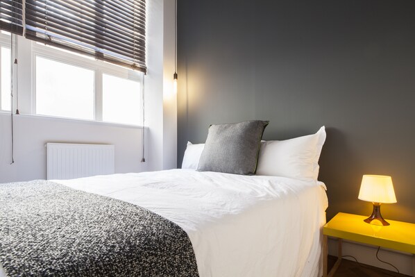 2 bedrooms, iron/ironing board, free WiFi, bed sheets - Newly Refurbished 2-bedroom Flat in Shoreditch (London)