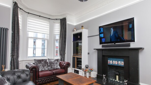 Unclassified image, 1 of 17, button - Stylish Victorian City Centretenemant for 4 (Edinburgh)