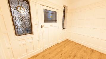 4 bedrooms, desk, free WiFi