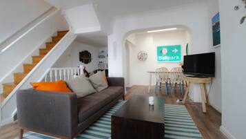 House (3 Bedrooms) | Living room | 30-inch plasma TV with digital channels, TV