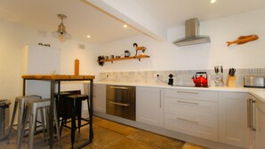 Private kitchen - Terraced Kemptown House With a Balcony by the sea (Brighton)