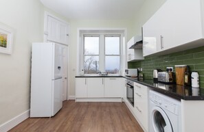 Apartamento (2 Bedrooms) | Cocina privada | Cafetera o tetera y hervidor eléctrico