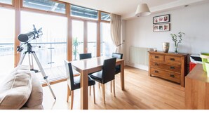 Unclassified image, 5 of 24, button - Stunning View Entire Flat Excel Canary Wharf - Sleeps 4 (London)