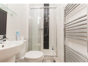 Shower, free toiletries