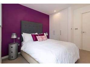 2 bedrooms, iron/ironing board, free WiFi - Modern Apartment in King's Cross (London)