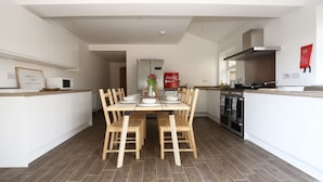 Unclassified image, 5 of 36, button - Victorian Home for 11 Guests - Trendy East Oxford (Oxford)