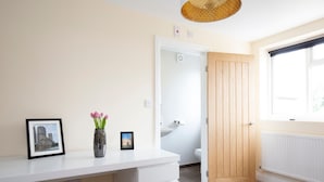 Unclassified image, 3 of 36, button - Victorian Home for 11 Guests - Trendy East Oxford (Oxford)
