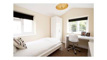 House (Multiple Bedrooms) | 7 bedrooms, iron/ironing board, free WiFi, bed sheets