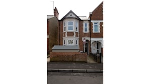 Unclassified image, 2 of 36, button - Victorian Home for 11 Guests - Trendy East Oxford (Oxford)