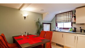 Unclassified image, 5 of 17, button - Stylish 2BR Flat Central Oxford With Parking (Oxford)