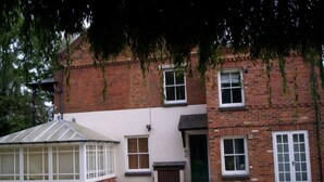 Unclassified image, 4 of 17, button - Stylish 2BR Flat Central Oxford With Parking (Oxford)