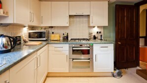 Unclassified image, 3 of 17, button - Stylish 2BR Flat Central Oxford With Parking (Oxford)