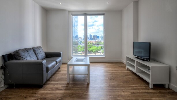 Unclassified image, 1 of 20, button - Stunning & Spacious 2BR Apartment in Mediacityuk (Salford)