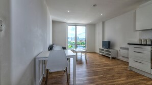 Unclassified image, 4 of 20, button - Stunning & Spacious 2BR Apartment in Mediacityuk (Salford)