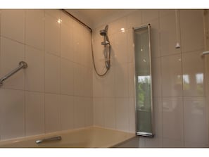 Hus (5 Bedrooms) | Dusch