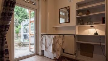 House (5 Bedrooms) | Living area | 30-inch TV with digital channels, fireplace