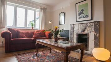 House (5 Bedrooms) | Living area | 30-inch TV with digital channels, fireplace