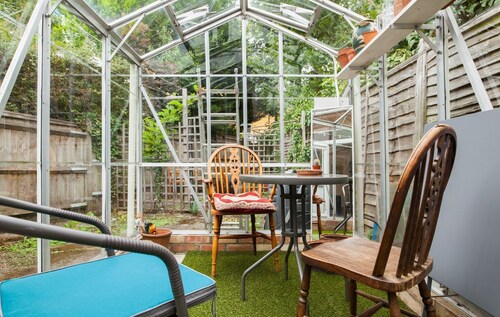 Unique & Beautiful Home for 8 in East Putney