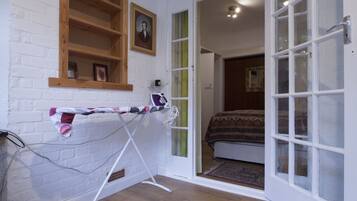 House (5 Bedrooms) | Laundry