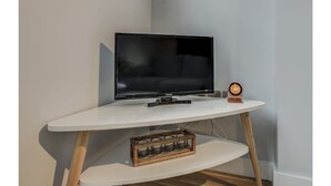 1 bedroom, iron/ironing board, WiFi (free) - Stylish and Modern 1-br Flat in Ancoats, Sleeps 4 (Manchester)