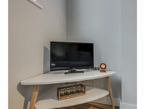 1 bedroom, iron/ironing board, free WiFi - Stylish and Modern 1-br Flat in Ancoats, Sleeps 4 (Manchester)