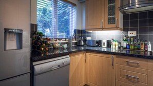 Private kitchen - Spacious 2BR Modern Flat in London (London)