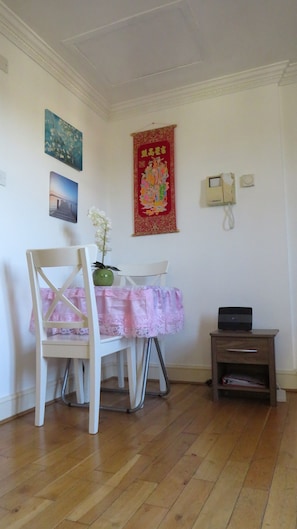 Apartamento (1 Bedroom) | 1 quarto, ferros/tábuas de passar roupa, Wi-Fi de cortesia