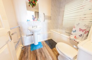 Apartment (1 Bedroom) | Bathroom shower - Quiet, Cozy 1BR Flat for 2 in Earls Court (London)