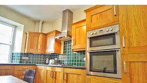 Private kitchen - Spacious, Bright, Festival Flat for 6 at Meadows (Edinburgh)