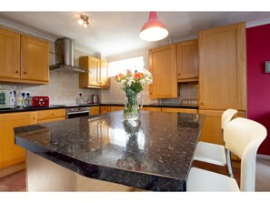 Apartment (2 Bedrooms) | In-room dining