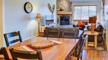 Flat-screen TV, fireplace