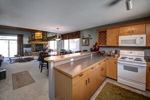 電冰箱、微波爐、烤箱、爐台