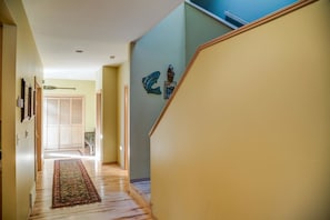 Hallway - Bozeman - East Gallatin Retreat (Bozeman)