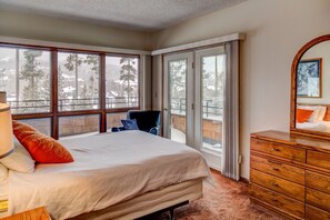 2 slaapkamers, een bureau, een strijkplank/strijkijzer, gratis wifi