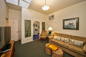 Bozeman - Studio Above Main