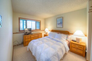 3 habitaciones, escritorio, tabla de planchar con plancha y wifi gratis 