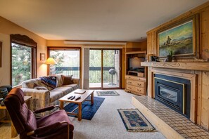 Skrivebord, strykejern/-brett, wi-fi (inkludert) og sengetøy